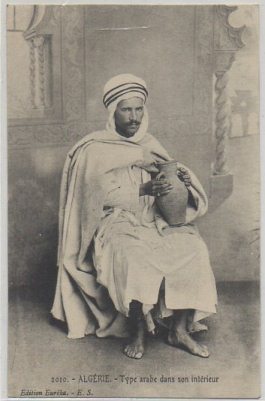 POSTAL DE ARGELIA. TYPE ARABE DANS SON INTERIEUR