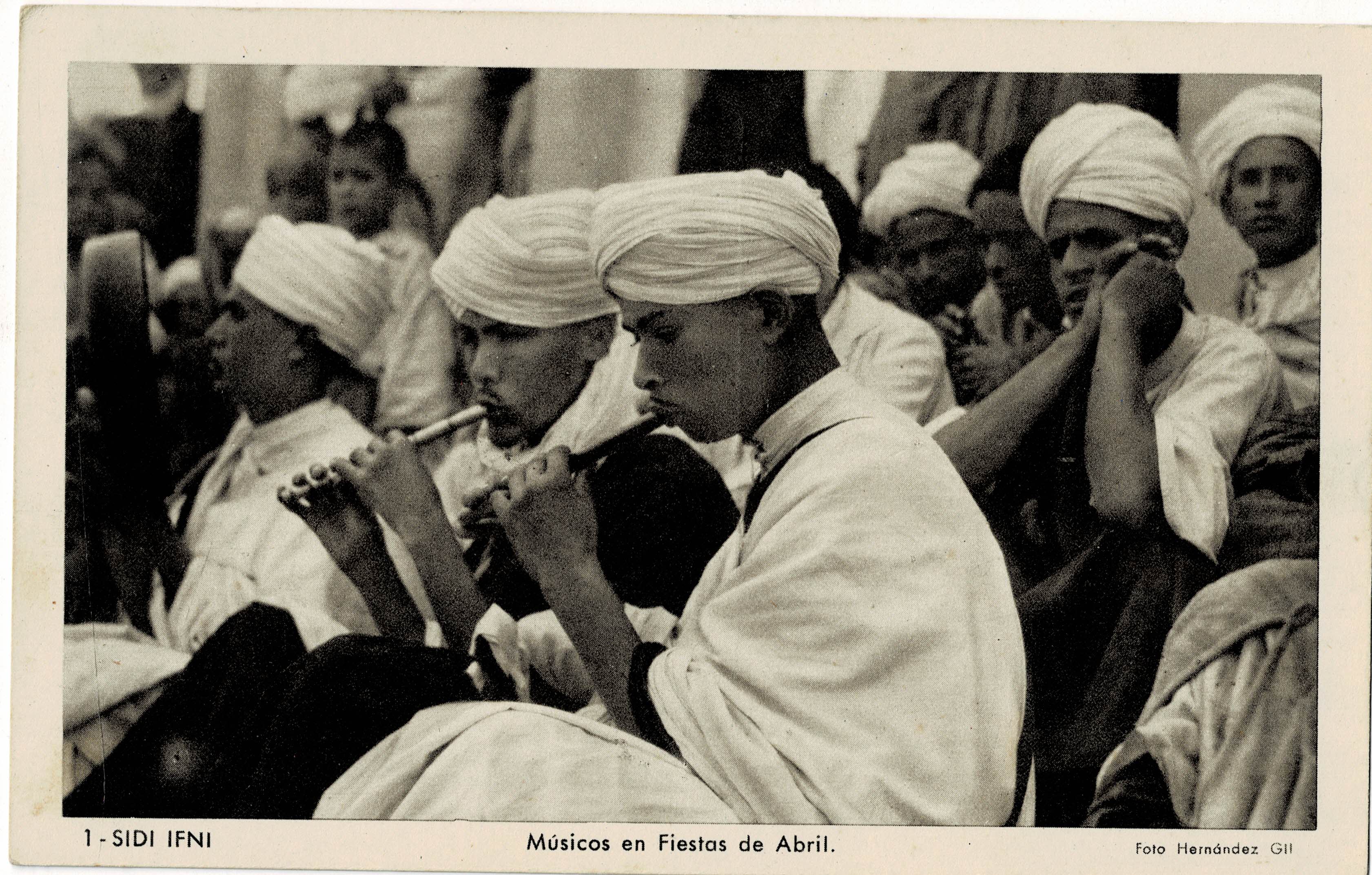 POSTAL DE DISI IFNI. MUSICOS EN FIESTAS DE ABRIL.
