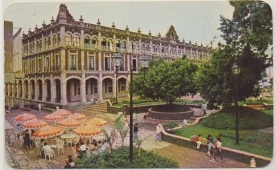 POSTAL DE MEXICO. VISTA PALACIO DE GOBIERNO Y PLAZA PRINCIPAL