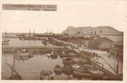 POSTAL ANTIGUA DE ALGECIRAS (CADIZ). DARSENA EN EL MUELLE. AL FONDO, GIBRALTAR.
