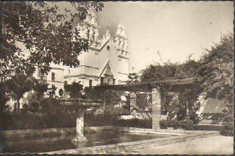 POSTAL DE CADIZ. ALAMEDA MARQUES DE COMILLAS E IGLESIA DEL CARMEN.