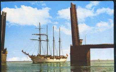 POSTAL DE CADIZ Nº 88 EL JUAN SEBASTIAN ELCANO CRUZANDO EL PUENTE SOBRE LA BAHIA