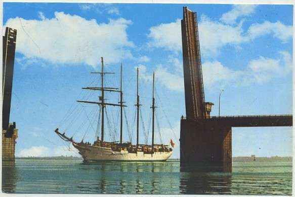 POSTAL DE CADIZ. JUAN SEBASTIAN ELCANO CRUZANDO EL PUENTE SOBRE LA BAHIA Nº 88