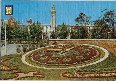 POSTAL DE CADIZ. RELOJ DE FLORES Y MONUMENTO A LAS CORTES. GRAN FORMATO 21X15 CM.