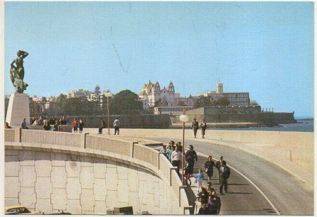 POSTAL DE CADIZ. ESTATUA DE GADES Y BALUARTE LA CANDELARIA