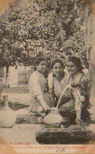 POSTAL ANTIGUA DE CORDOBA. Nº 17. FUENTE EN EL PATIO DE LOS NARANJOS. MUCHACHAS CORDOBESAS.