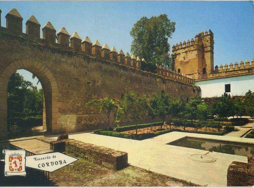POSTAL DE  CORDOBA. 5104-ALCAZAR DE LOS REYES CATOLICOS. PATIO