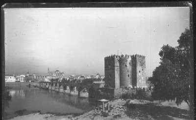 POSTAL DE CORDOBA - Nº 1 LA CALAHORRA Y PUENTE ROMANO SOBRE EL GUADALQUIVIR