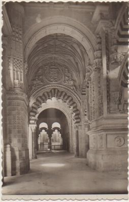 POSTAL DE CORDOBA. MEZQUITA CATEDRAL. DETALLE DE UNA NAVE
