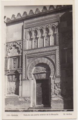 POSTAL DE CORDOBA. VISTA DE UNA PUERTA EXTERIOR DE LA MEZQUITA