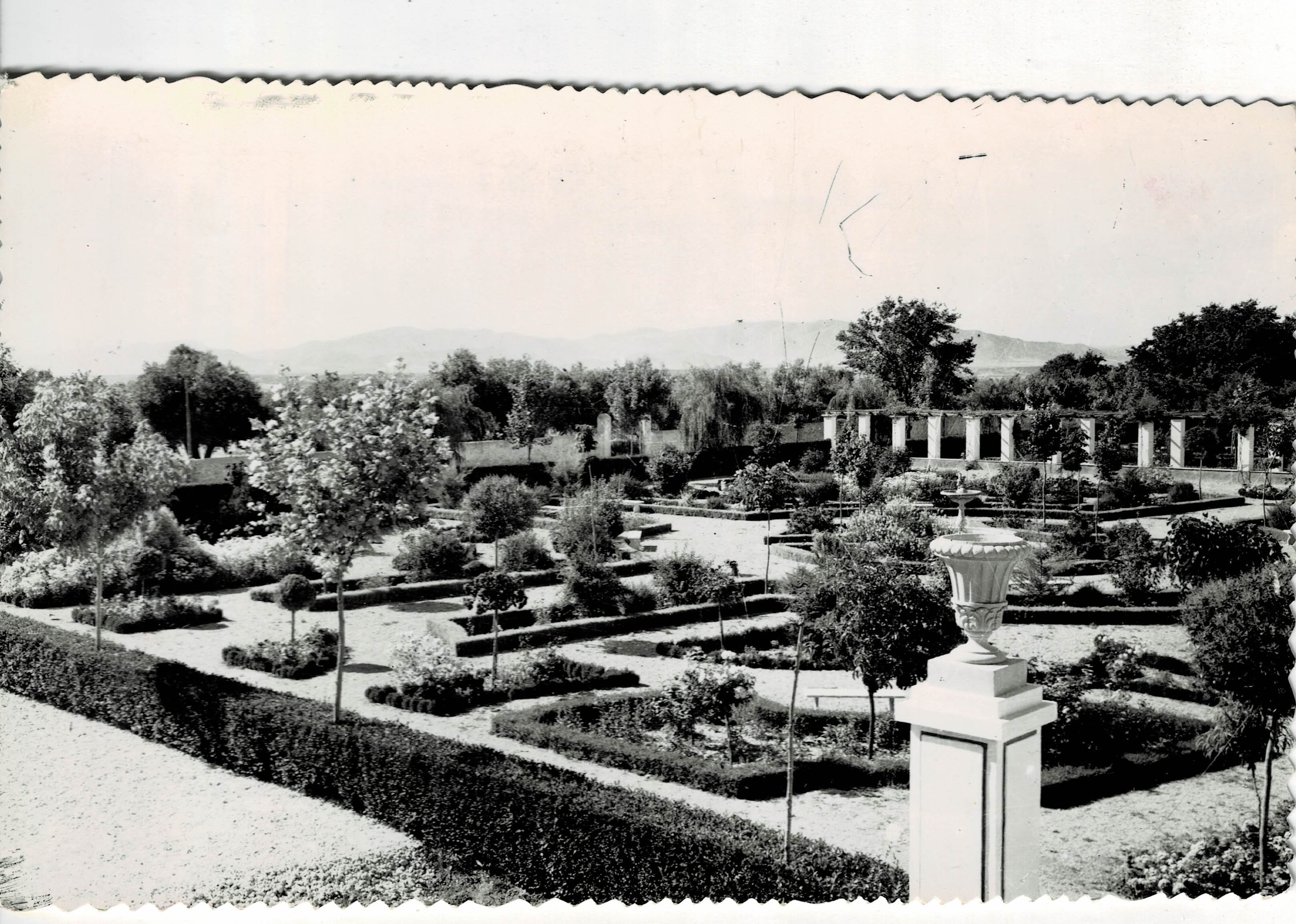 POSTAL DE GRANADA. HUESCAR. VISTA DEL PARQUE MUNICIPAL.
