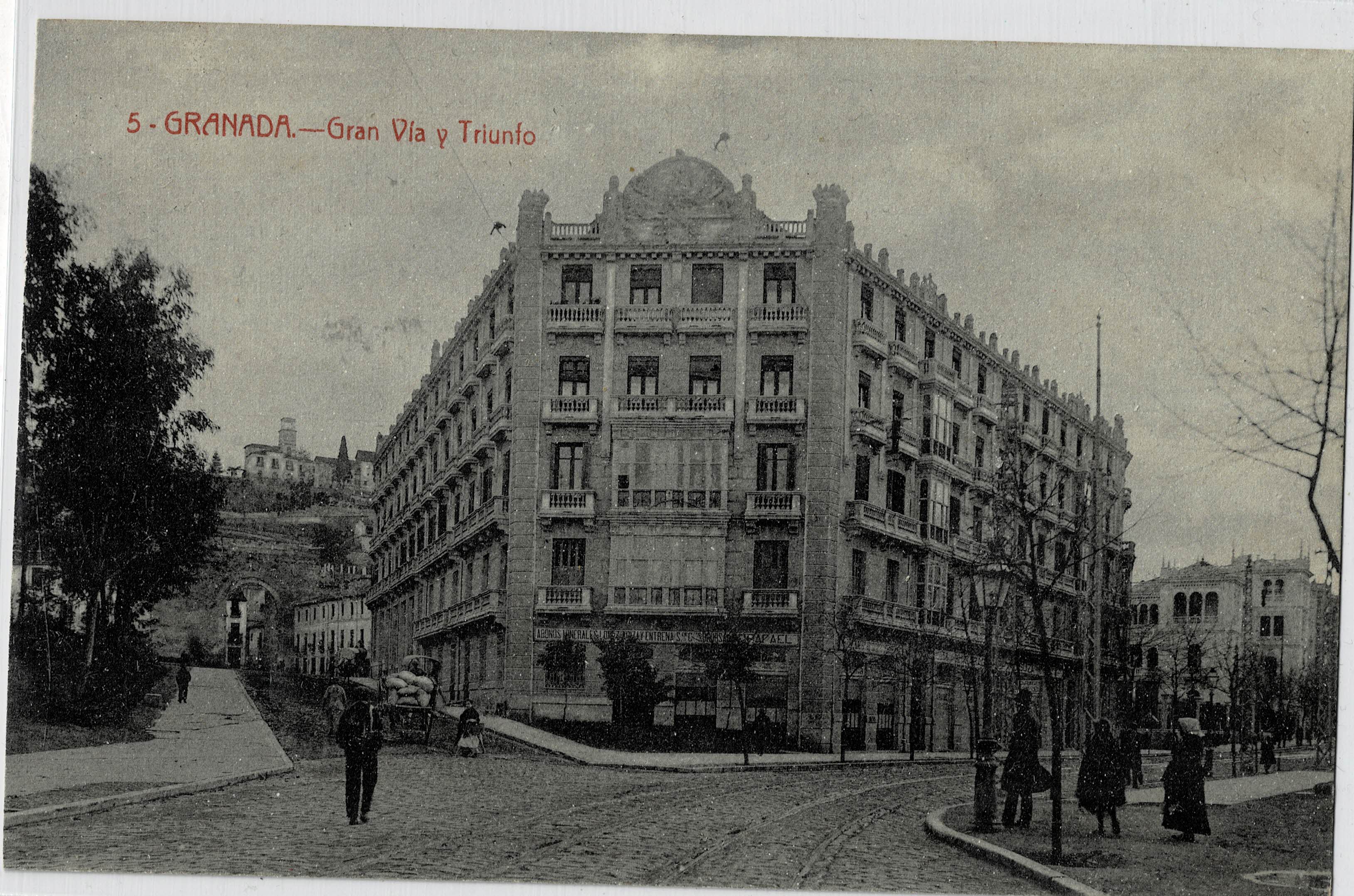 POSTAL ANTIGUA DE GRANADA. GRAN VIA Y TRIUNFO