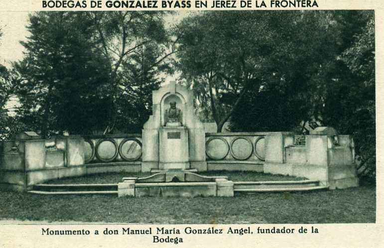 POSTAL DE JEREZ. GONZALEZ BYASS. MONUMENO A DON MANUEL GONZALEZ ANGEL, FUNDADOR DE LA BODEGA