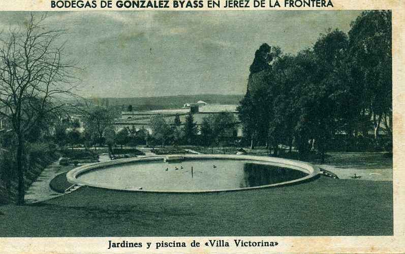 POSTAL DE JEREZ. GONZALEZ BYASS. JARDINES Y PISCINA DE VILLA VICTORIA