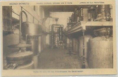 POSTAL ANTIGUA DE JEREZ. PEDRO DOMEC. VISTA DE ALAMBIQUES DE DESTILACION