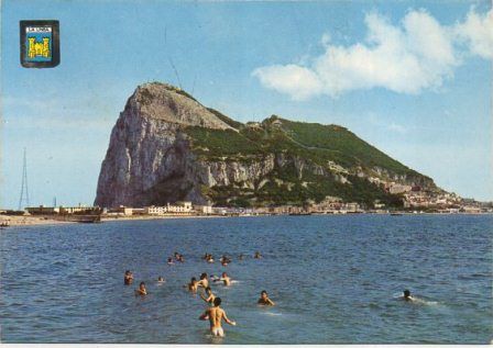POSTAL DE LA LINEA DE LA CONCEPCION. PLAYA Y PEÑON DE GIBRALTAR