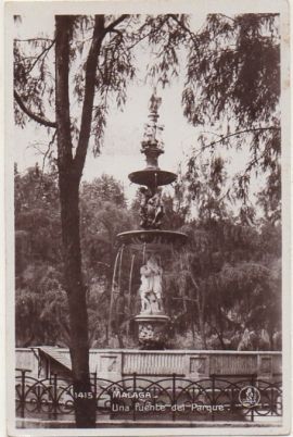 POSTAL DE MALAGA. UNA FUENTE DEL PARQUE