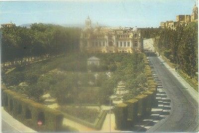 POSTAL DE MALAGA. JARDINES DE PUERTA OSCURA Y AYUNTAMIENTO