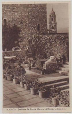 POSTAL DE MALAGA. JARDINES DE PUERTA OSCURA. AL FONDO AYUNTAMIENTO