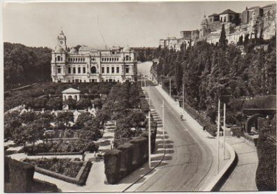 POSTAL DE MALAGA. AYUNTAMIENTO YPUERTA OSCURA