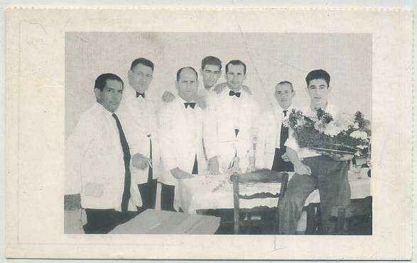 POSTAL DE ALCALA DE GUADAIRA. (REPRODUCCION): CAMAREROS BAR OROMANA 1950