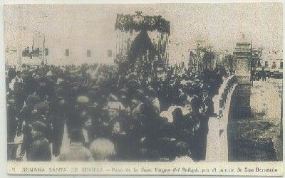 POSTAL DE SEVILLA. REPRODUCCION. SEMANA SANTA. PASO DE LA VIRGEN DEL REFUGIO POR PUENTE SAN BERNARDO