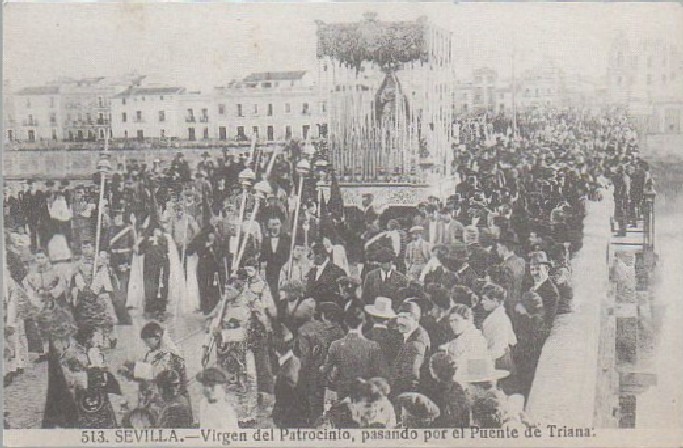 POSTAL SEVILLA VIRGEN DEL PATROCINIO POR EL PUENTE TRIANA