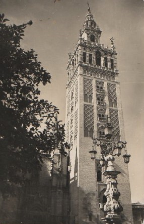 POSTAL SEVILLA LA CATEDRAL Y LA GIRALDA