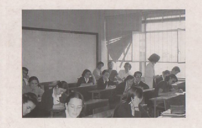 POSTAL CLASE DE INSTITUTO (REPRODUCCIÓN)