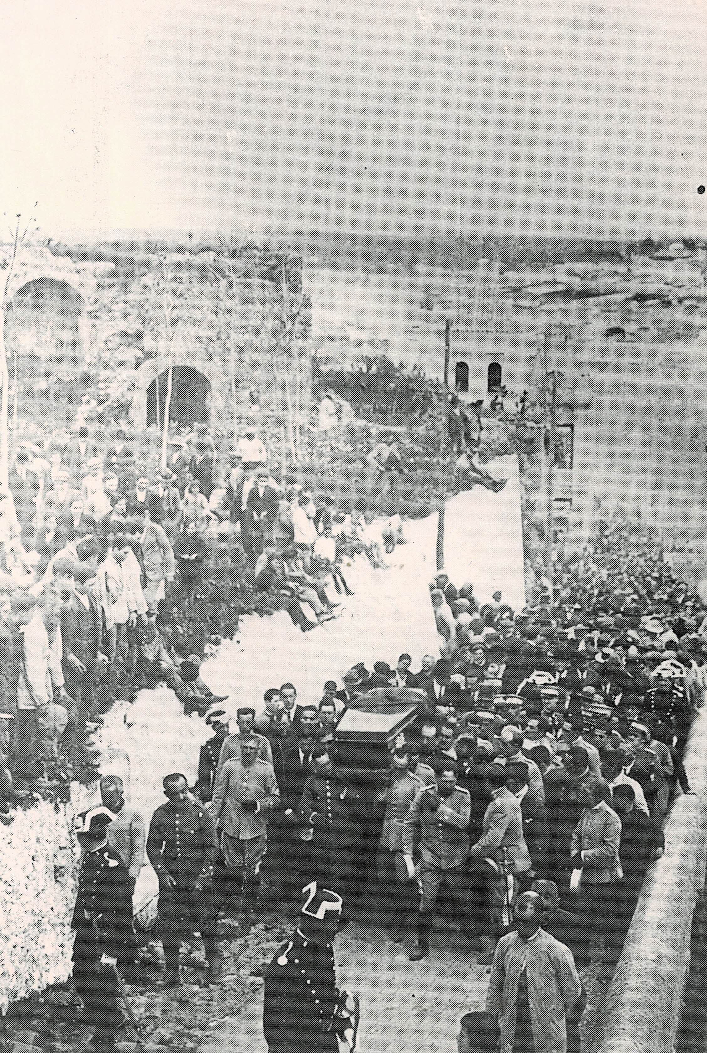 POSTAL DE ALCALA DE GUADAIRA. (REPRODUCCION): ENTIERRO DEL ALFEREZ FRANCO PINEDA
