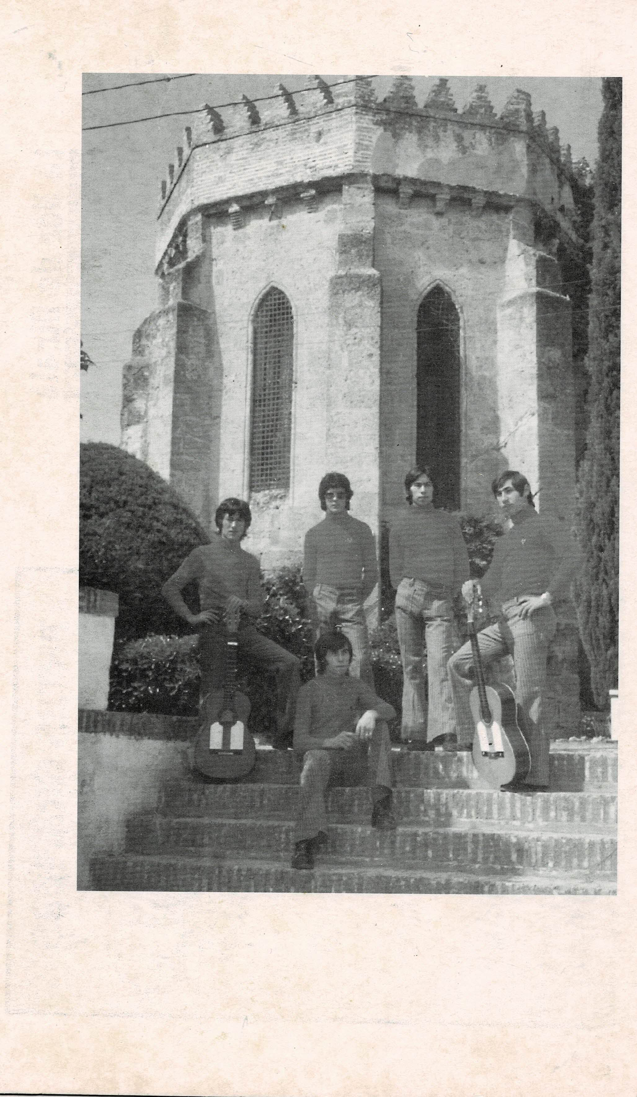 POSTAL DE ALCALA DE GUADAIRA. (REPRODUCCION): GRUPO LOS DEL AGUILA