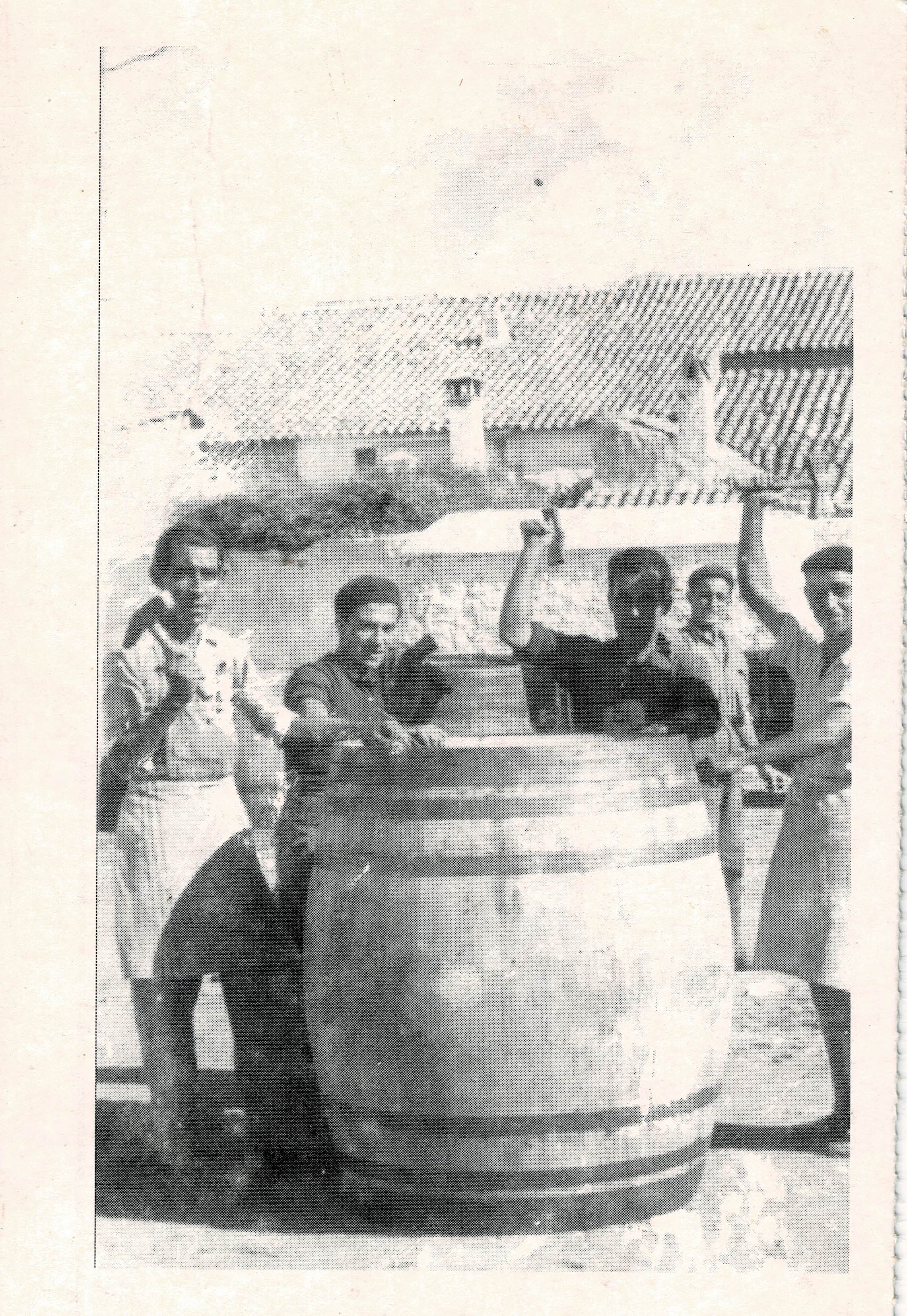 POSTAL DE ALCALA DE GUADAIRA. (REPRODUCCION): TONELEROS Y EL CHIPI