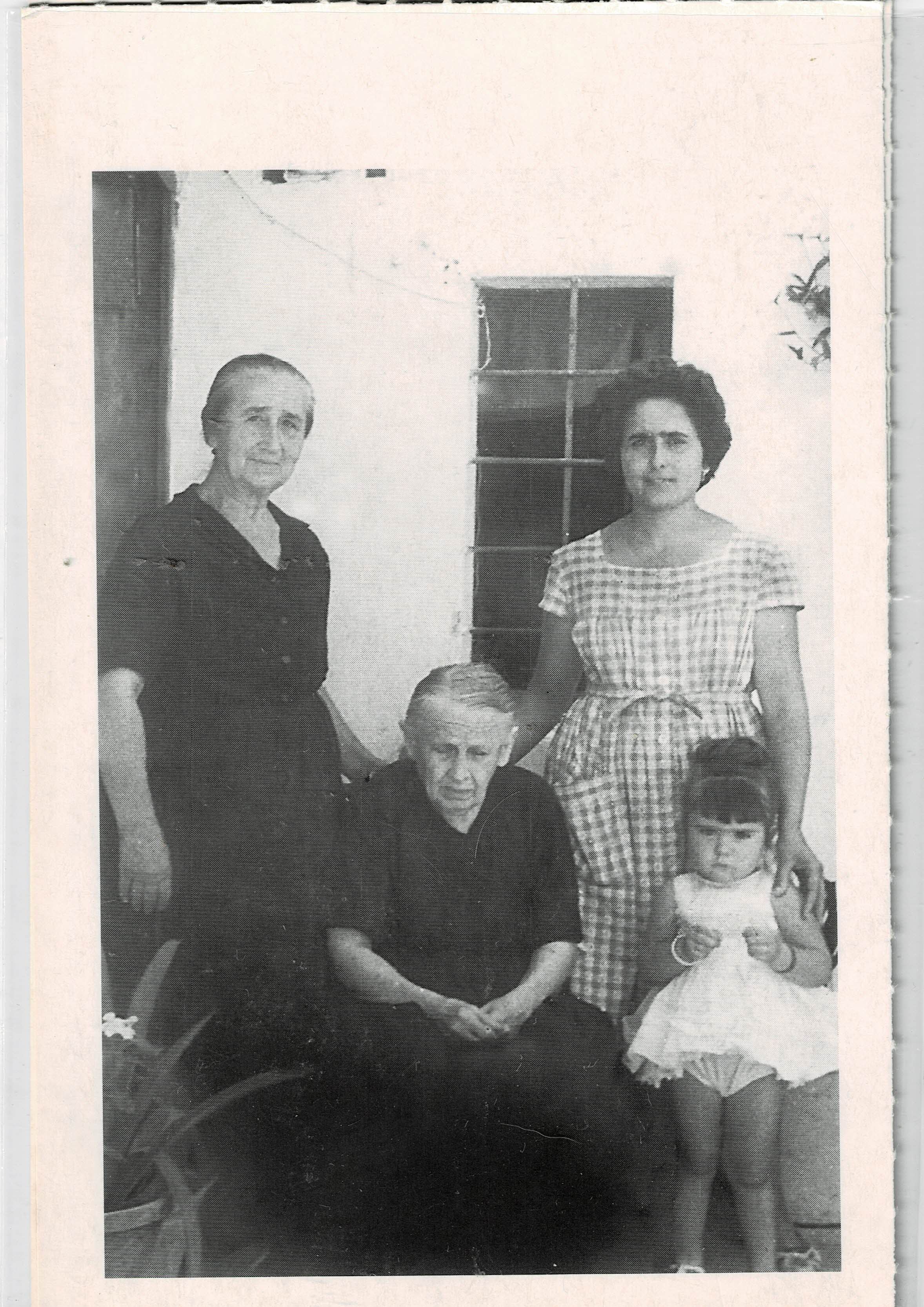 POSTAL DE ALCALA DE GUADAIRA. (REPRODUCCION): CUATRO GENERACIONES
