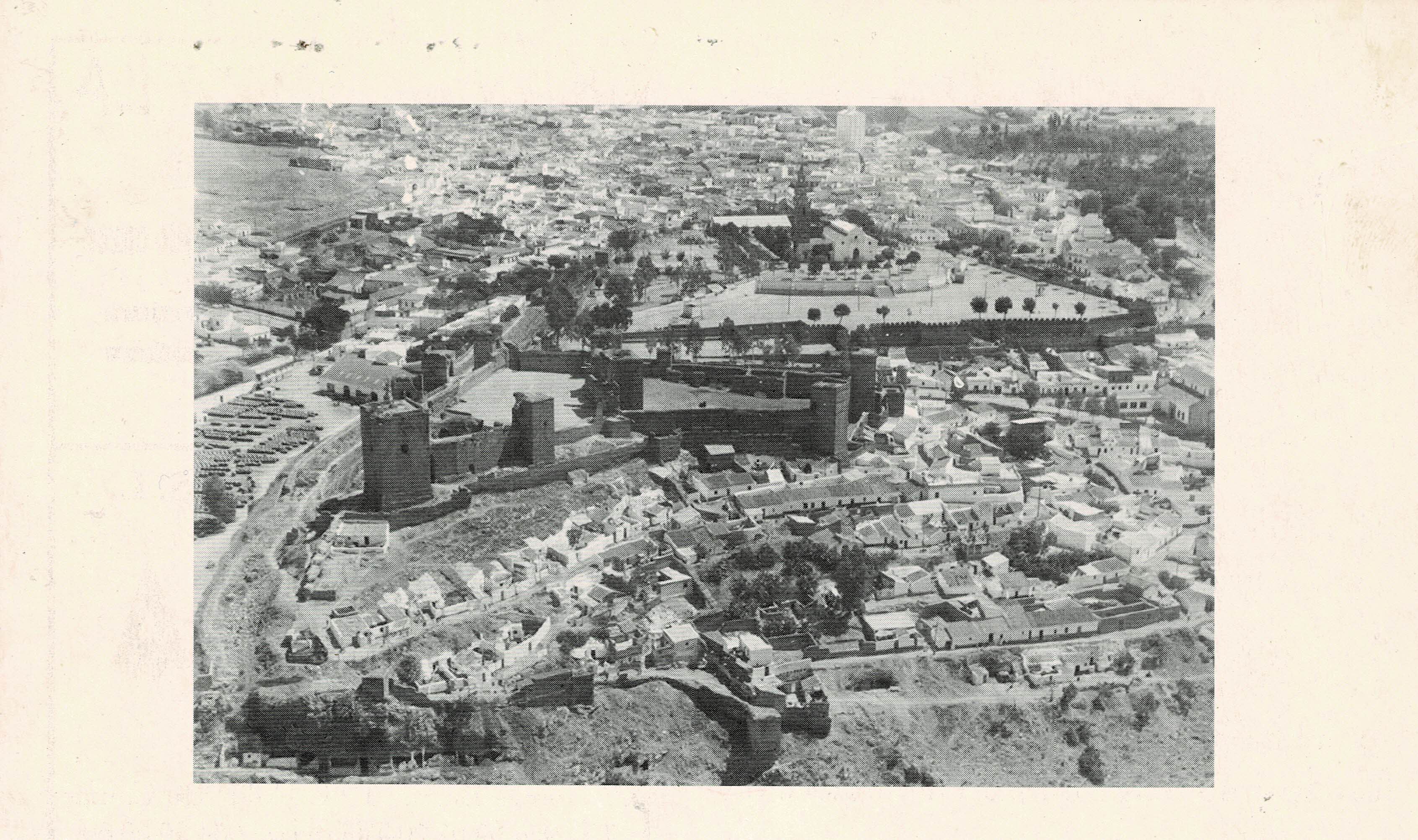 POSTAL DE ALCALA DE GUADAIRA. (REPRODUCCION): VISTA AEREA.