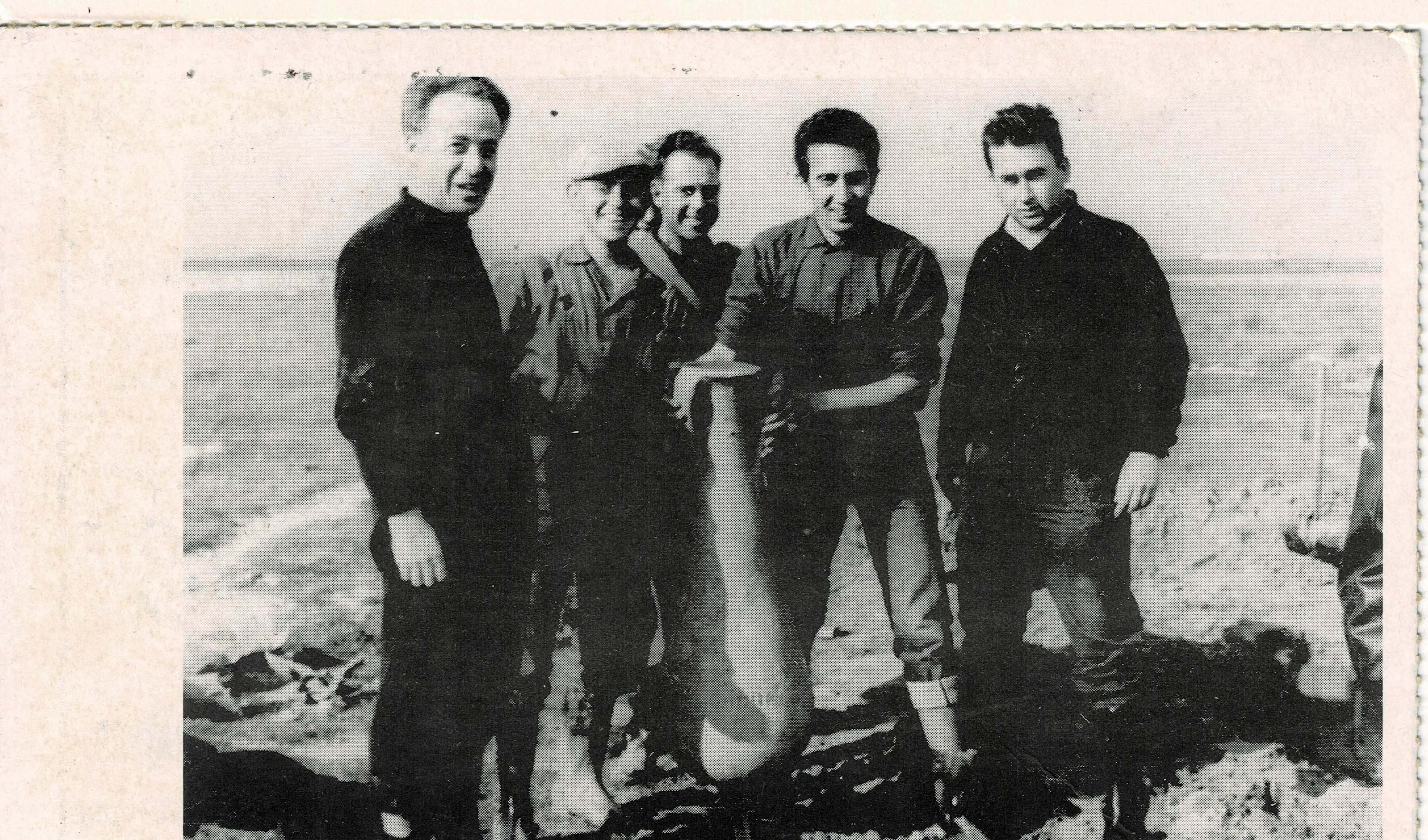 POSTAL DE ALCALA DE GUADAIRA. (REPRODUCCION): GRUPO DE AMIGOS 1965.
