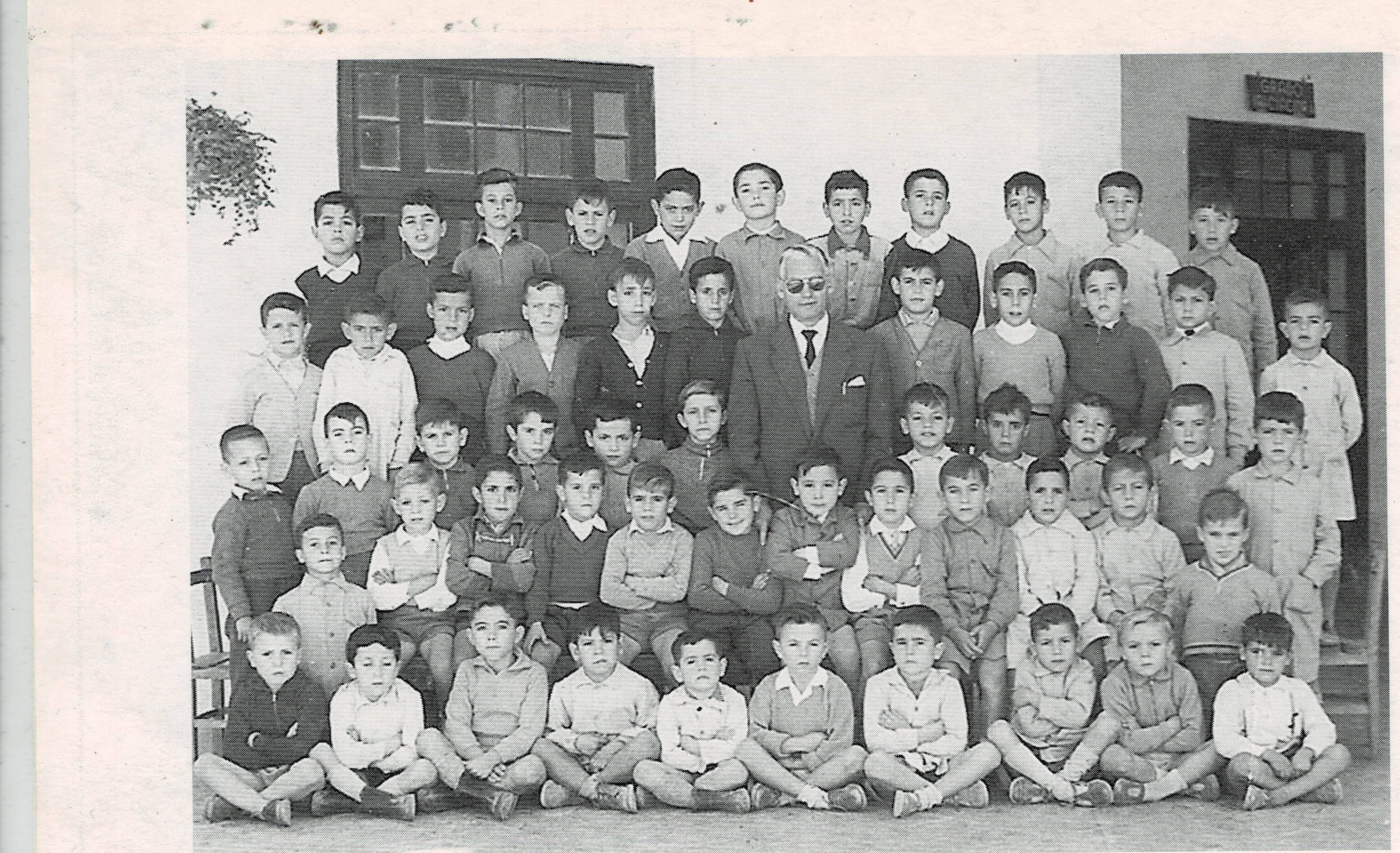 POSTAL DE ALCALA DE GUADAIRA. (REPRODUCCION): GRUPO ESCOLAR 1956-1957.