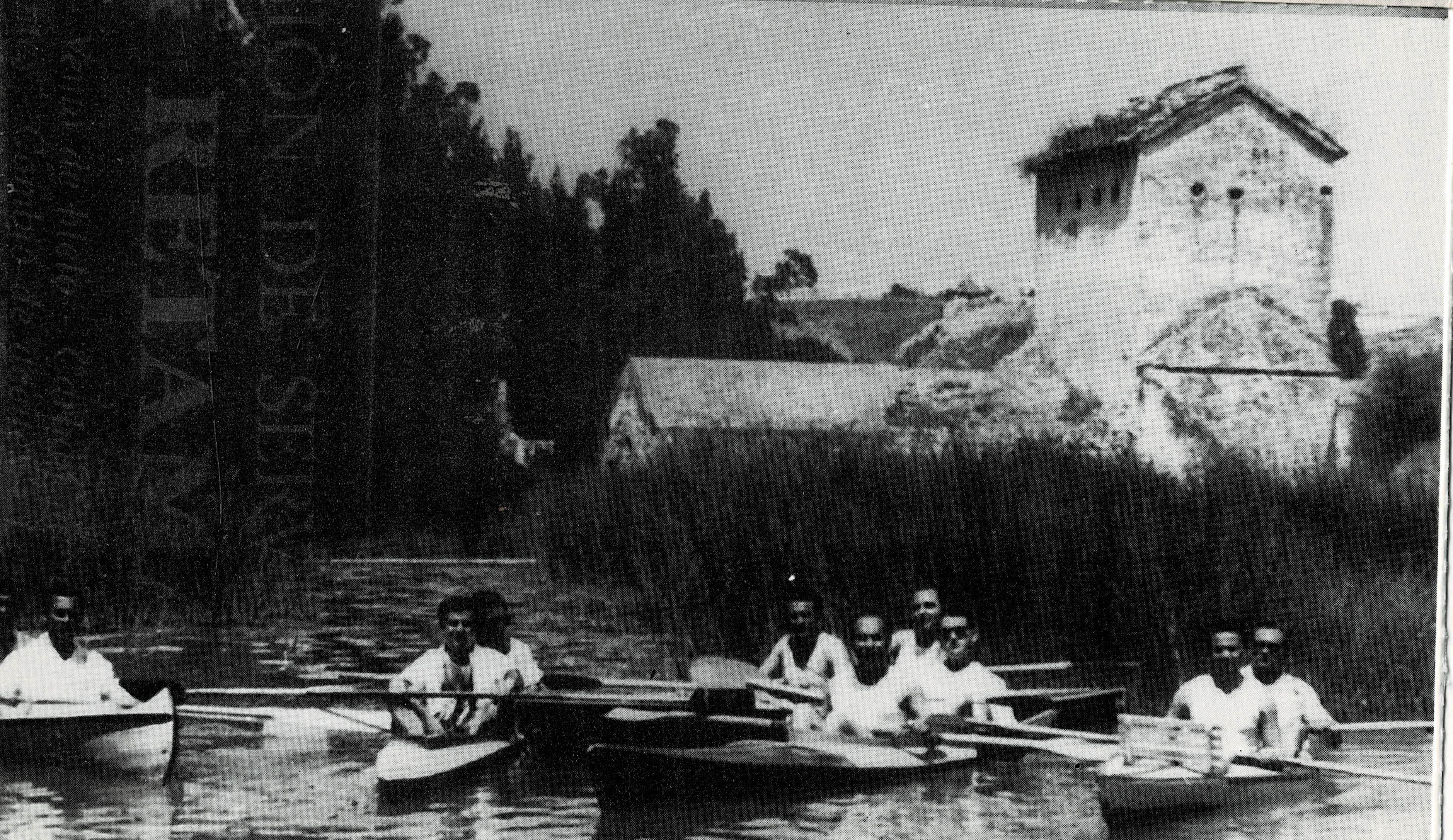 POSTAL MODERNA DE SEVILLA. ALCALA DE GUADAIRA. PIRAGUAS SURCANDO NUESTRO RIO