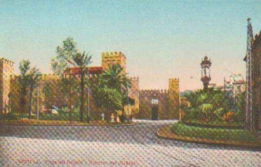 POSTAL ANTIGUA DE SEVILLA. PLAZA DEL TRIUNFO Y EXTERIOR DEL ALCAZAR.