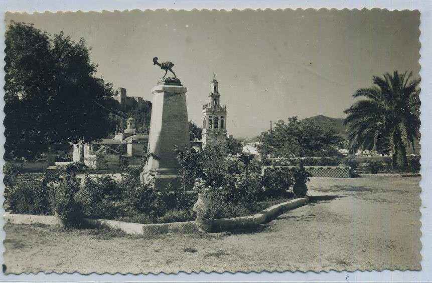 POSTAL DE MORON DE LA FRONTERA (SEVILLA). MUNUMENTO A GALLO EN EL PASEO DE LA PEÑA