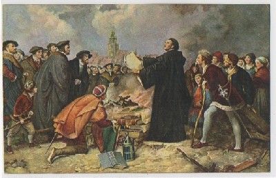 POSTAL DE ARTE. LUTHER VERBRENNT DIE BANNBULLE. KARL FRIEDRICH LESSING