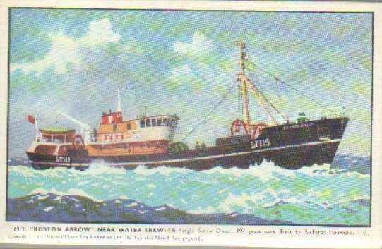 POSTAL DE BARCOS. M.T. BOSTON ARROW NEAR WATER TRAWLER