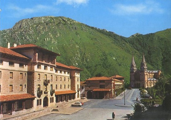 POSTAL BLOC. COVADONGA ASTURIAS FORMATO ACORDEON 10 POSTALES.
