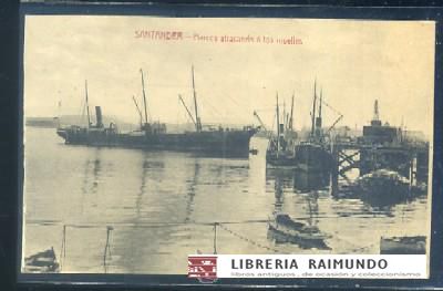 POSTAL DE SANTANDER. BARCOS ATRACANDO A LOS MUELLES