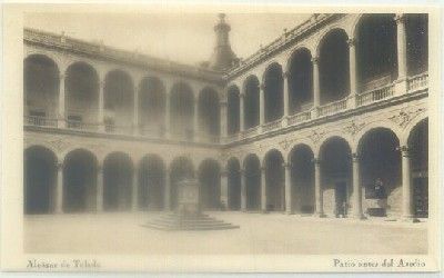 POSTAL DE TOLEDO. ALCAZAR. PATIO ANTES DEL ASEDIO