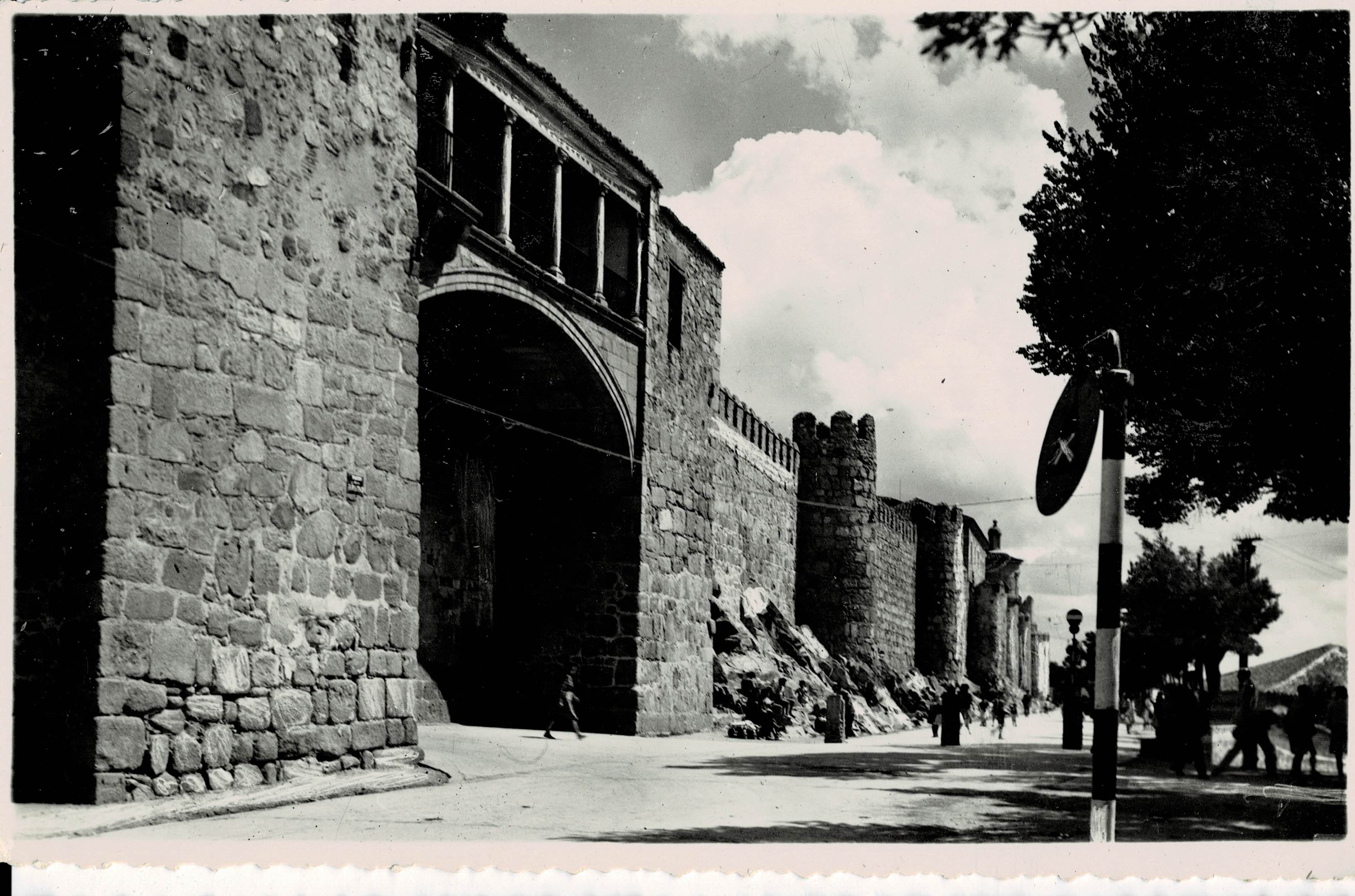 POSTAL DE CASTILLA LA MANCHA. AVILA. PUERTA DEL RASTRO