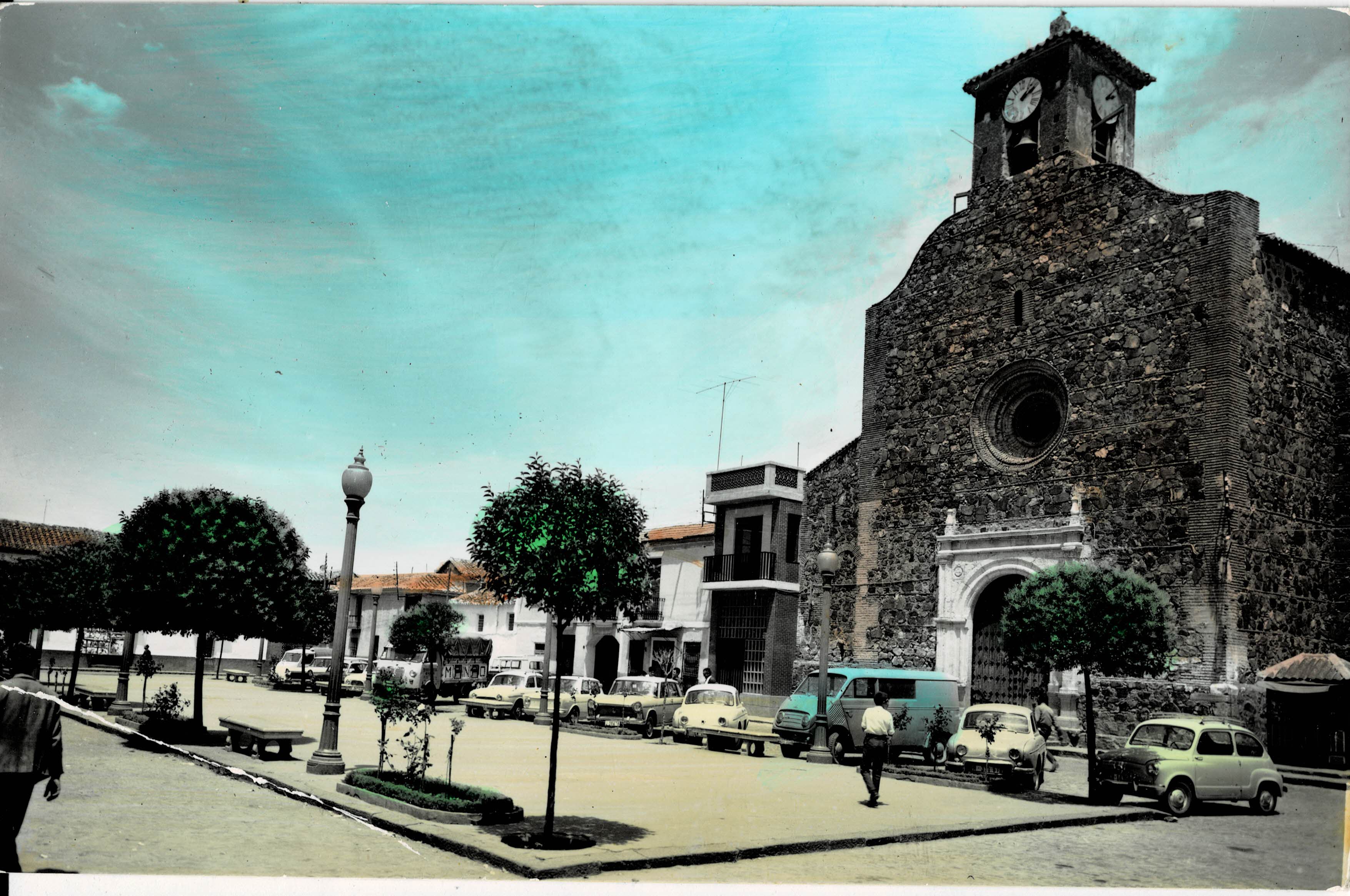 POSTAL DE CASTILLA LA MANCHA. BOLAÑOS. PLAZA DE ESPAÑA E IGLESIA