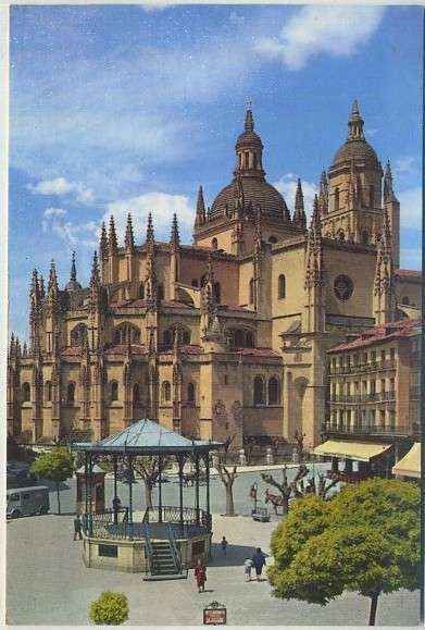 POSTAL DE SEGOVIA - CATEDRAL Y PLAZA DEL GENERAL FRANCO Nº 8