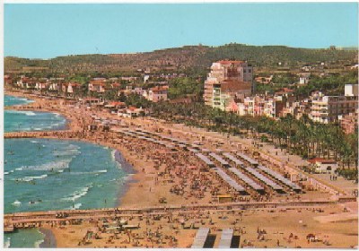 POSTAL DE BARCELONA. SITGES. PLAYA Y PASEO