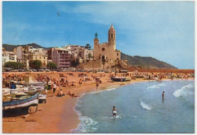 POSTAL DE BARCELONA. SITGES. PLAYA E IGLESIA