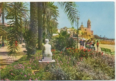 POSTAL DE BARCELONA. SITGES. PASEO E IGLESIA